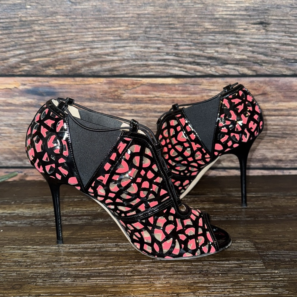 JIMMY CHOO TACTIC LASER-CUT PATENT LATHER CUTOUT BOOTIE HEEL SHOES 39 / 9 $1575